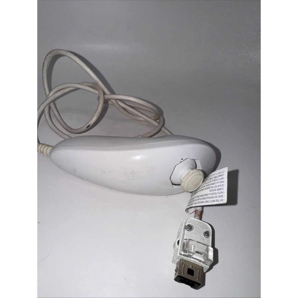 Nintendo Wii Numb Chuck Navigation.   Great Condition